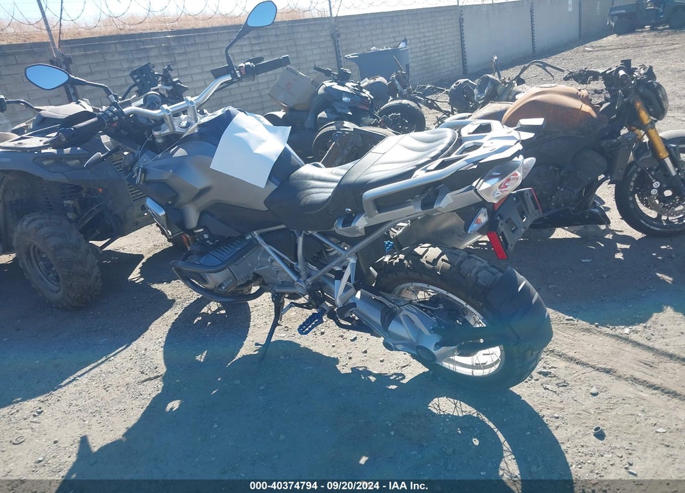 2015 BMW R1200 GS VIN: WB10A1102FZ187714