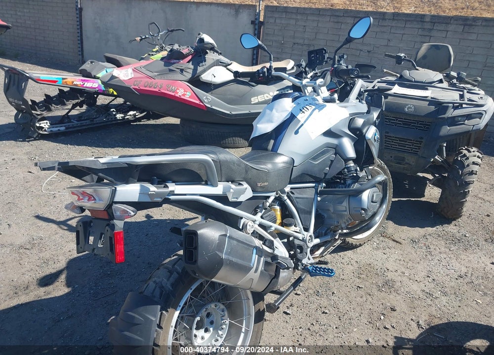 2015 BMW R1200 GS VIN: WB10A1102FZ187714
