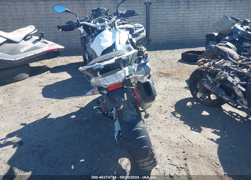2015 BMW R1200 GS VIN: WB10A1102FZ187714