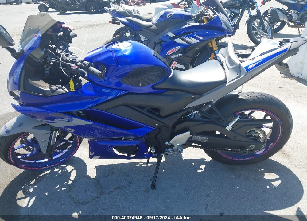 2020 YAMAHA YZFR3 A VIN: MH3RH18Y0LK004172