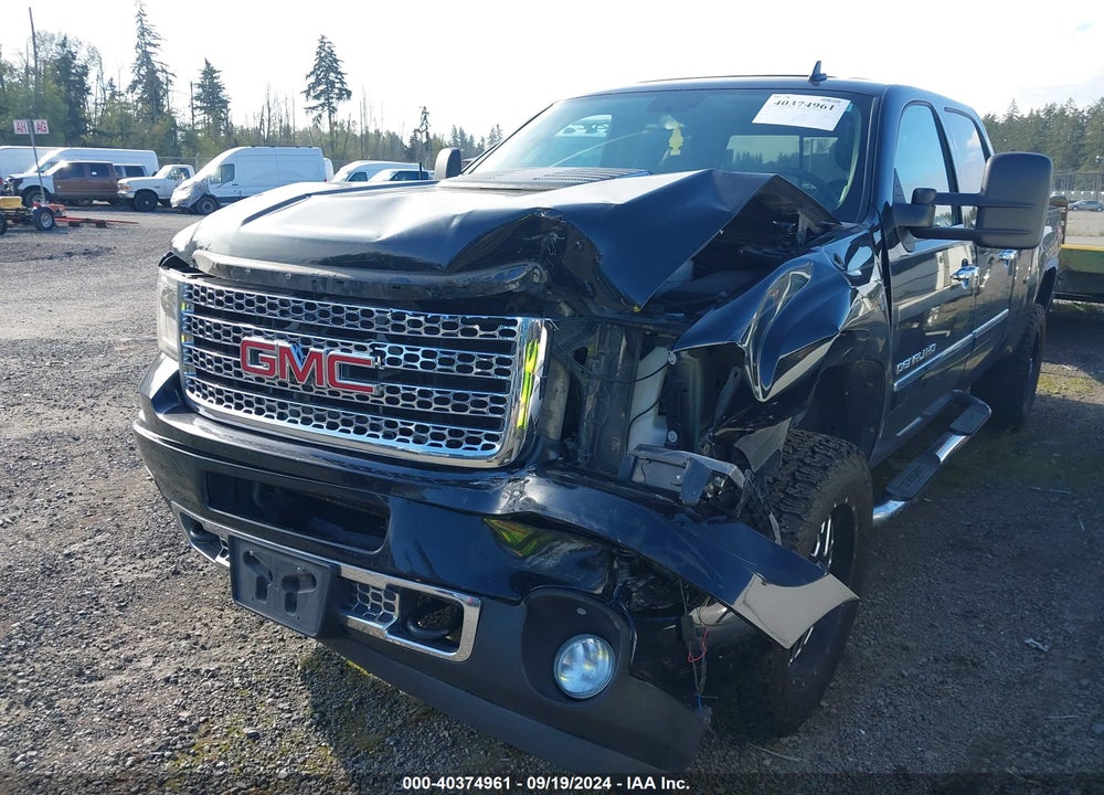 2013 GMC SIERRA 3500HD DENALI VIN: 1GT426E85DF133272