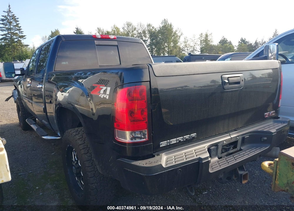 2013 GMC SIERRA 3500HD DENALI VIN: 1GT426E85DF133272