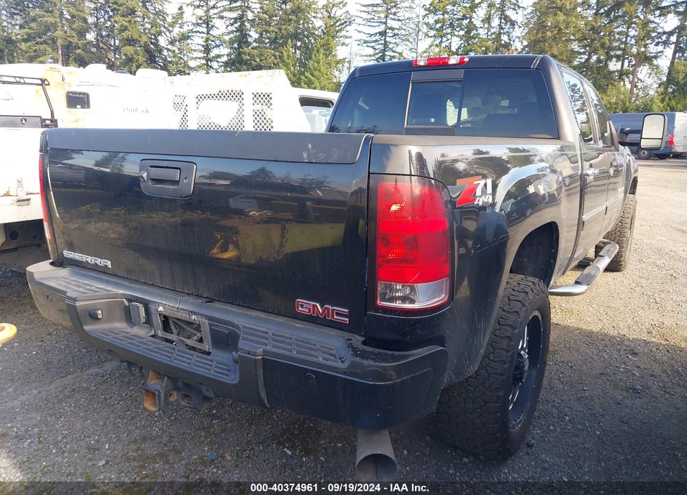 2013 GMC SIERRA 3500HD DENALI VIN: 1GT426E85DF133272