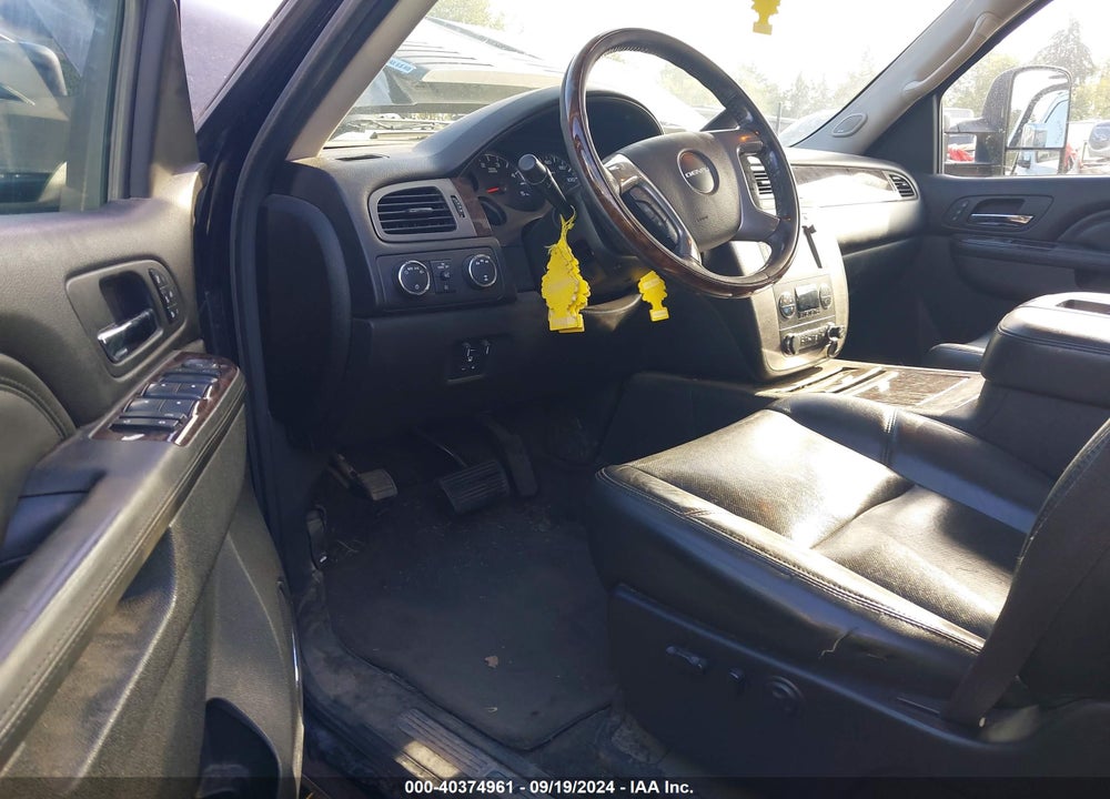 2013 GMC SIERRA 3500HD DENALI VIN: 1GT426E85DF133272
