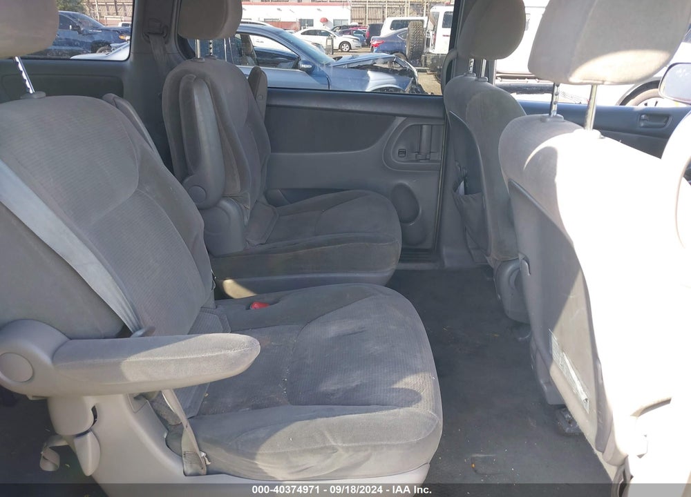 2004 TOYOTA SIENNA LE VIN: 5TDZA23C84S100596