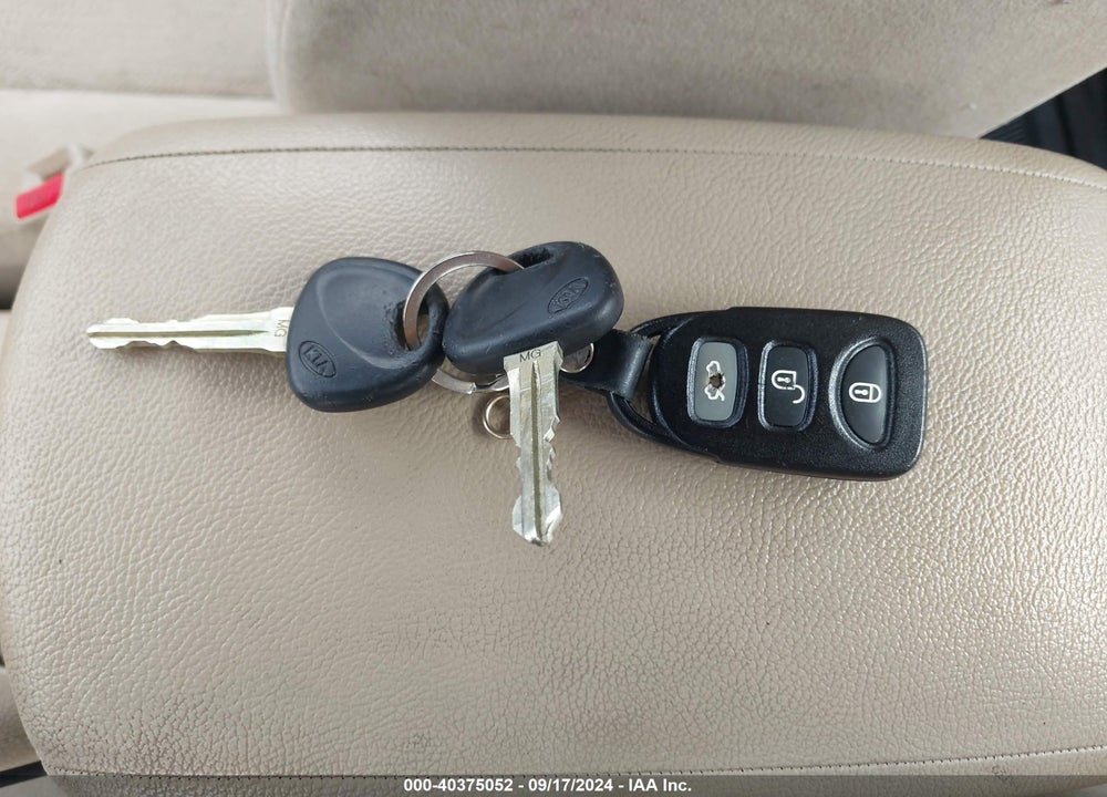 2009 KIA OPTIMA LX VIN: KNAGE228895310618