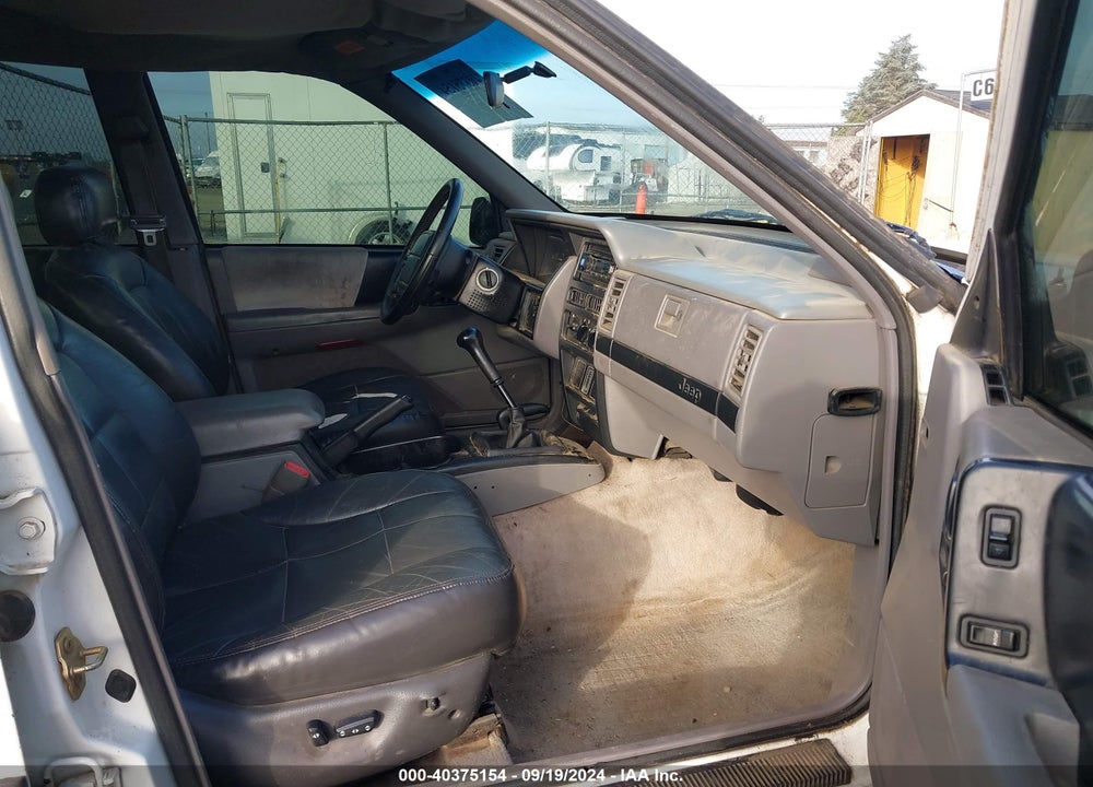 1994 JEEP GRAND CHEROKEE LAREDO VIN: 1J4GZ58S0RC245569