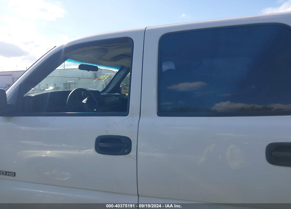 2005 CHEVROLET SILVERADO 2500HD WORK TRUCK VIN: 1GCHK23255F960277