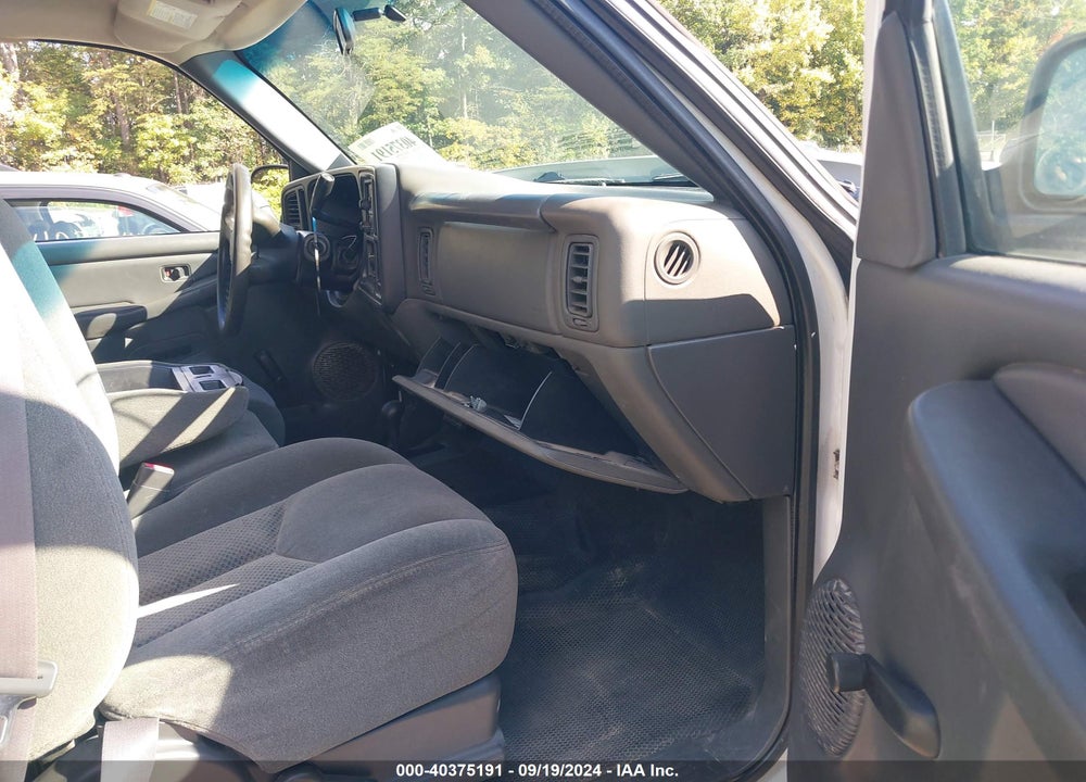 2005 CHEVROLET SILVERADO 2500HD WORK TRUCK VIN: 1GCHK23255F960277