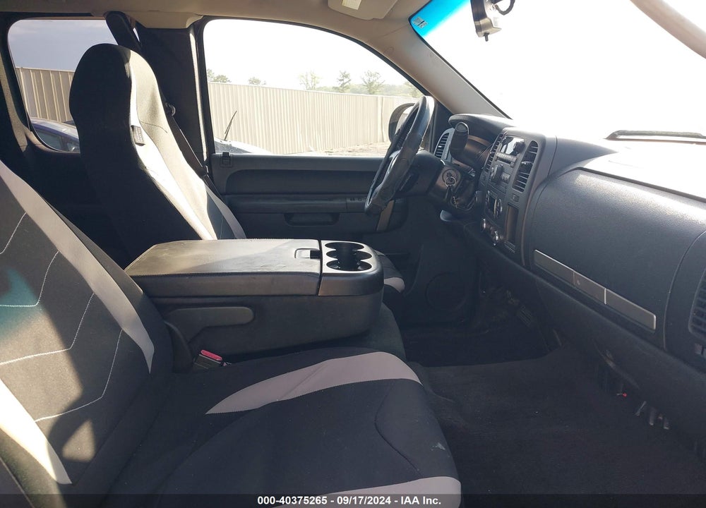 2011 CHEVROLET SILVERADO 1500 LT VIN: 1GCRKSE39BZ270004