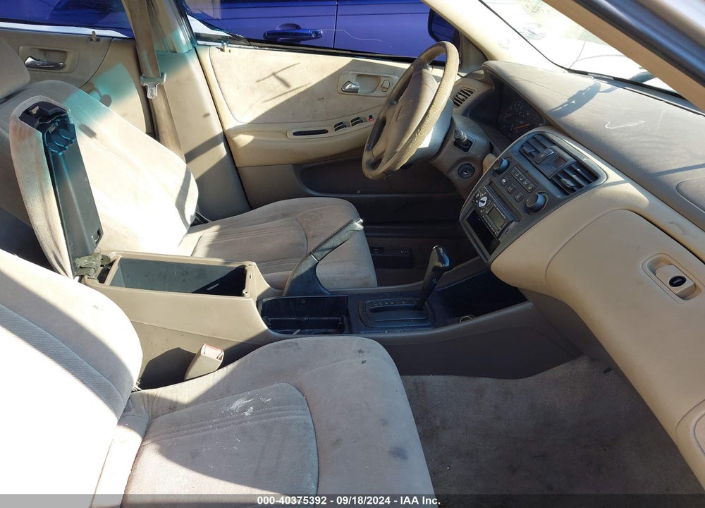 2000 HONDA ACCORD 2.3 LX VIN: JHMCG5649YC034088