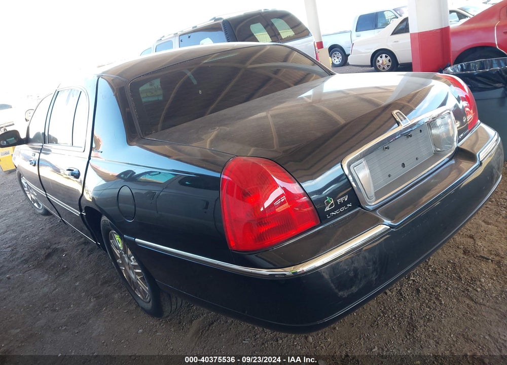 2011 LINCOLN TOWN CAR EXECUTIVE L VIN: 2LNBL8EV6BX763207