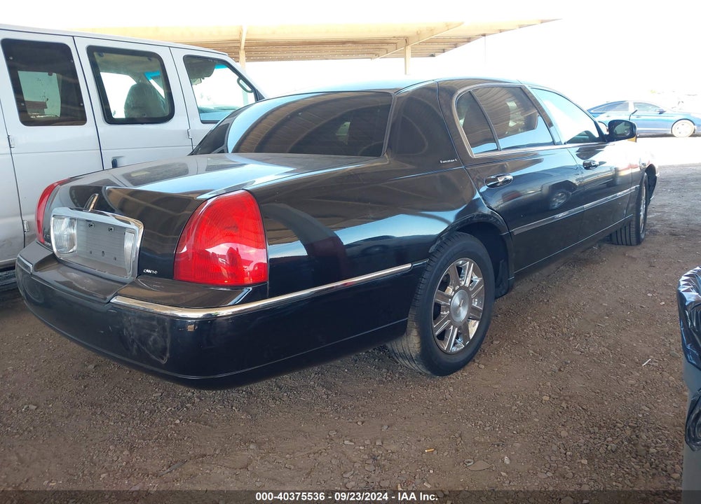 2011 LINCOLN TOWN CAR EXECUTIVE L VIN: 2LNBL8EV6BX763207