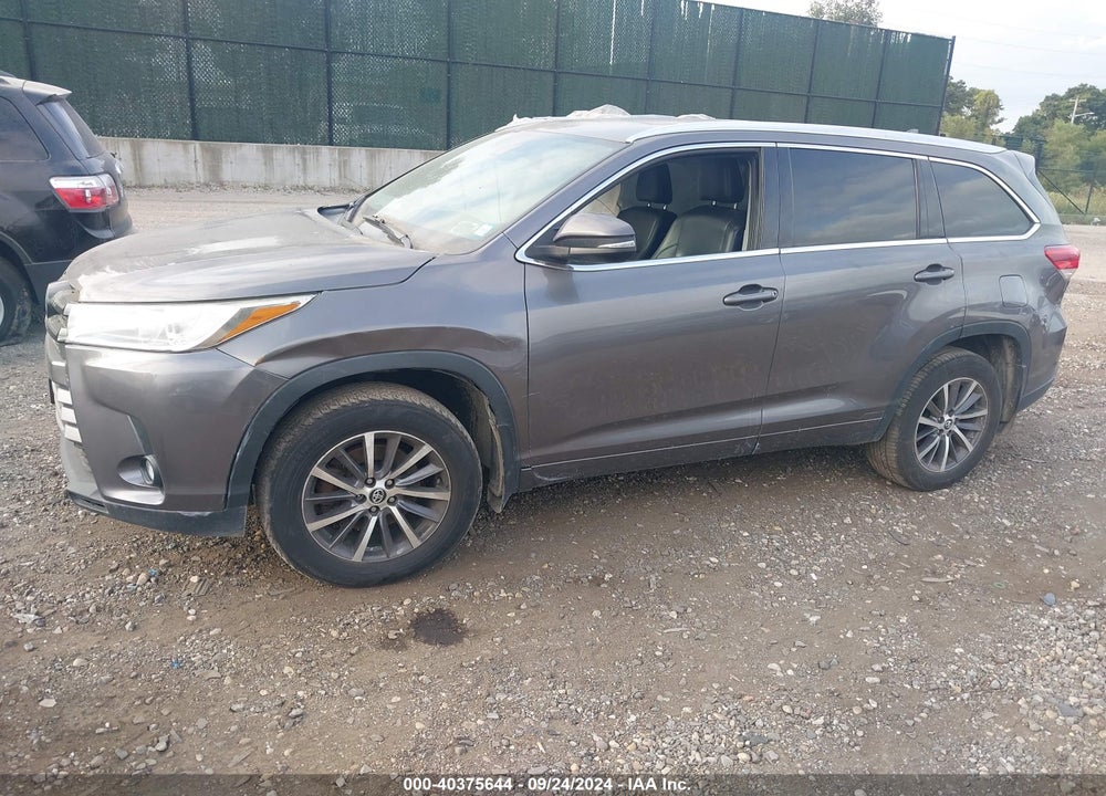 2017 TOYOTA HIGHLANDER XLE VIN: 5TDJZRFH4HS418968