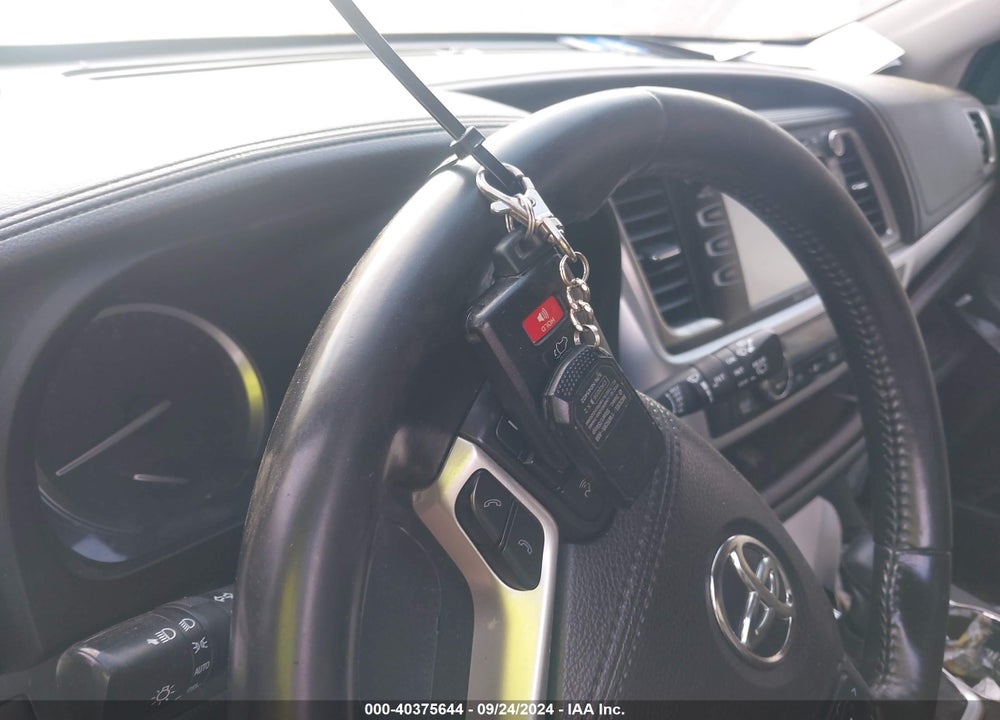 2017 TOYOTA HIGHLANDER XLE VIN: 5TDJZRFH4HS418968