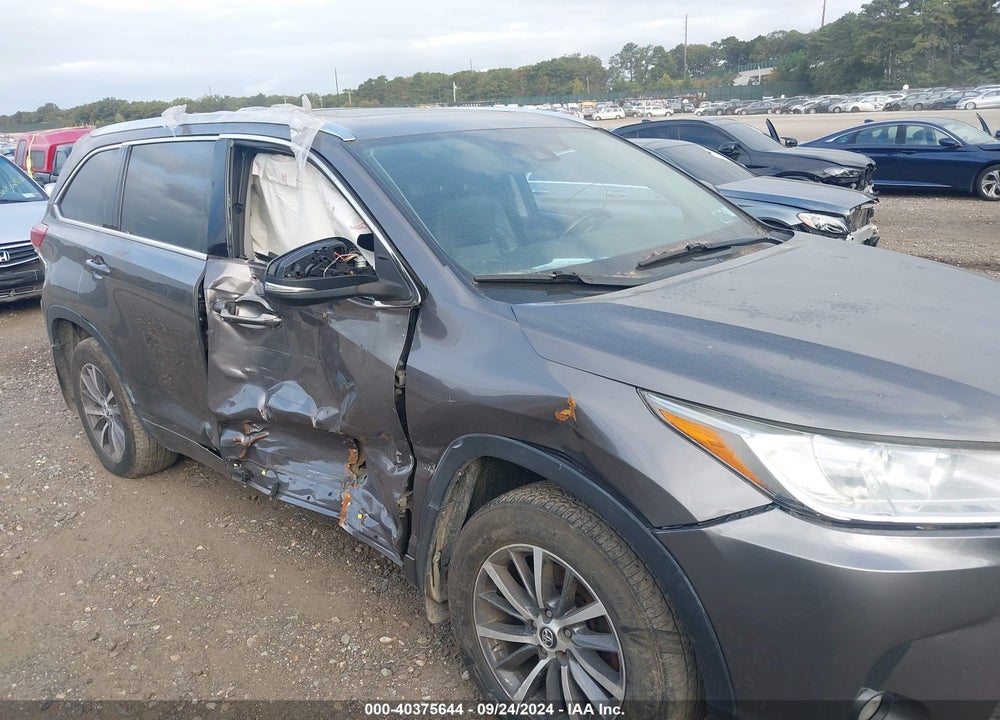 2017 TOYOTA HIGHLANDER XLE VIN: 5TDJZRFH4HS418968