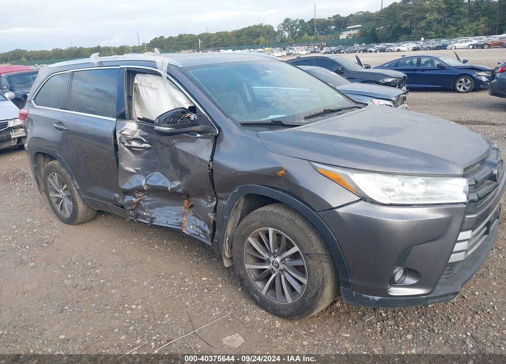 2017 TOYOTA HIGHLANDER XLE VIN: 5TDJZRFH4HS418968