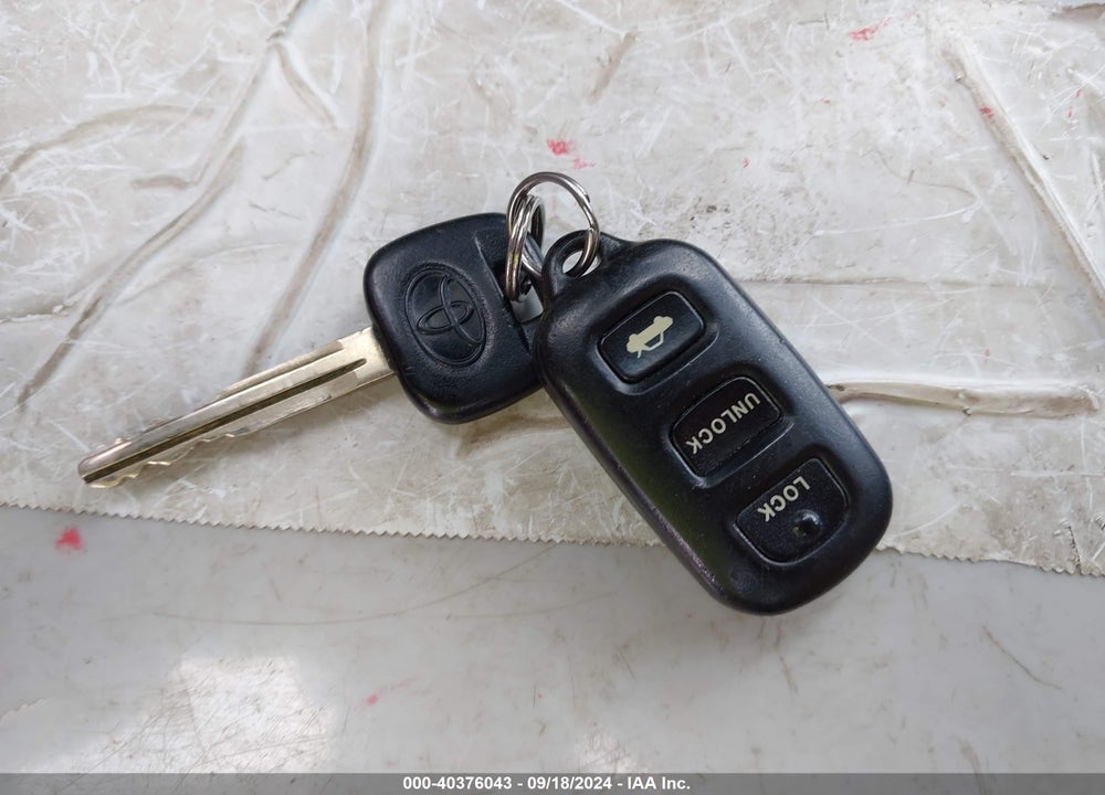 2002 TOYOTA CAMRY LE VIN: 4T1BE32KX2U620565