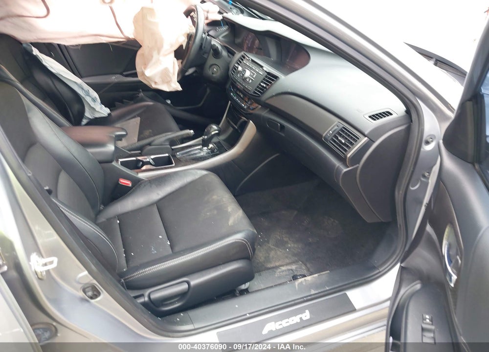 2017 HONDA ACCORD VIN: 1HGCR2F58HA061539