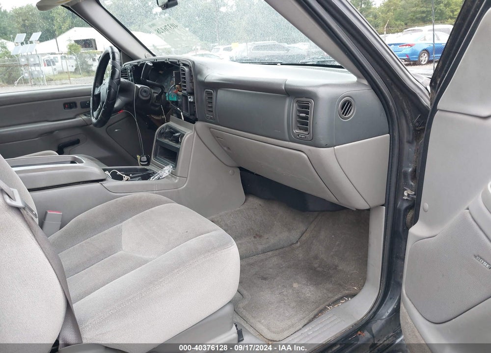 2004 GMC YUKON XL 1500 SLE VIN: 3GKFK16Z84G309043