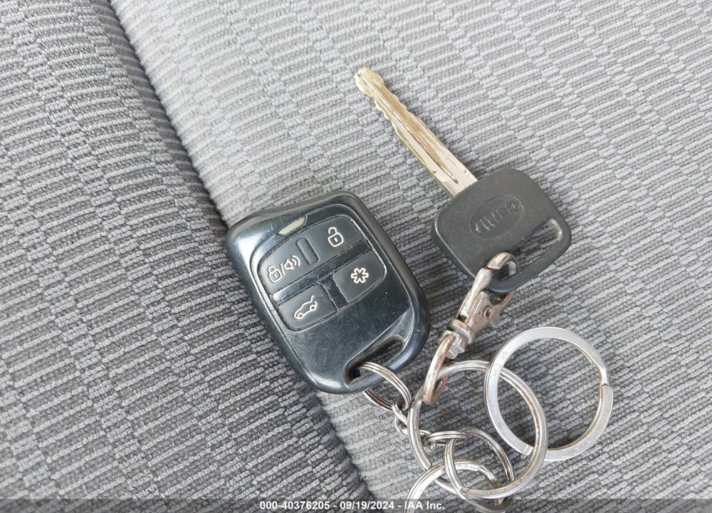 2005 TOYOTA CAMRY STD/ VIN: 4T1BE32KX5U088805