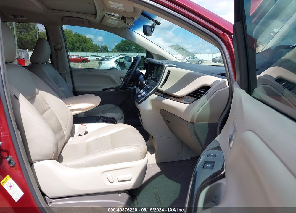 2016 TOYOTA SIENNA XLE 8 PASSENGER VIN: 5TDYK3DC9GS727714