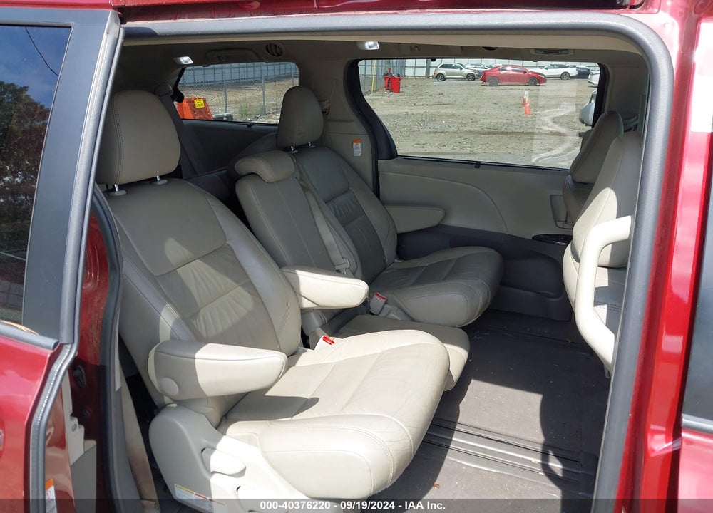 2016 TOYOTA SIENNA XLE 8 PASSENGER VIN: 5TDYK3DC9GS727714