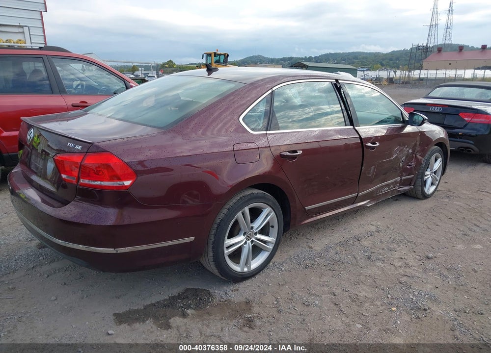 2012 VOLKSWAGEN PASSAT 2.0L TDI SE VIN: 1VWBN7A31CC063880