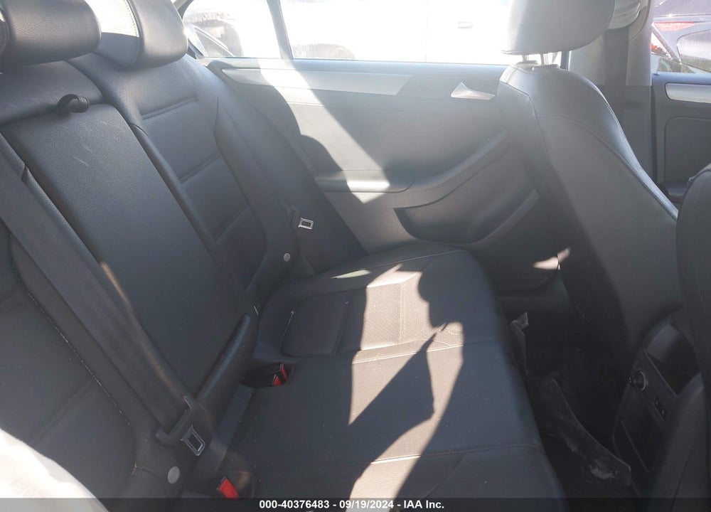 2014 VOLKSWAGEN JETTA 2.0L TDI VIN: 3VWLL7AJ1EM383548