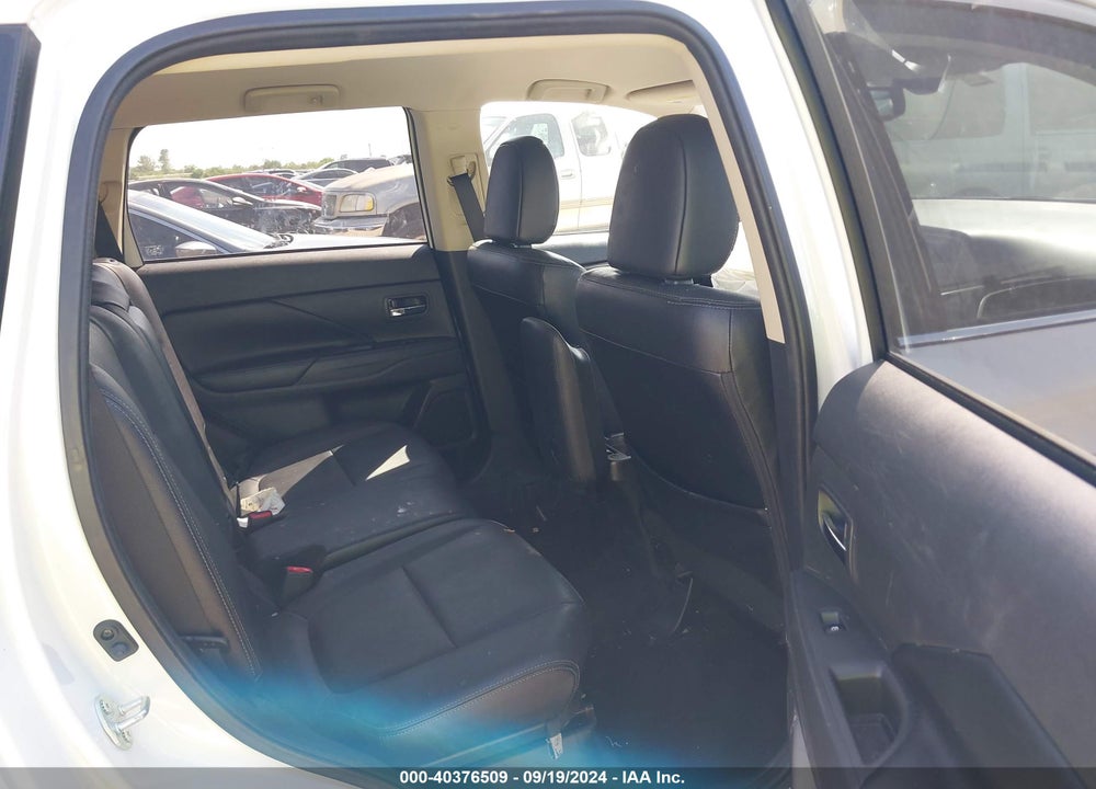 2018 MITSUBISHI OUTLANDER SEL VIN: JA4AD3A37JZ009529