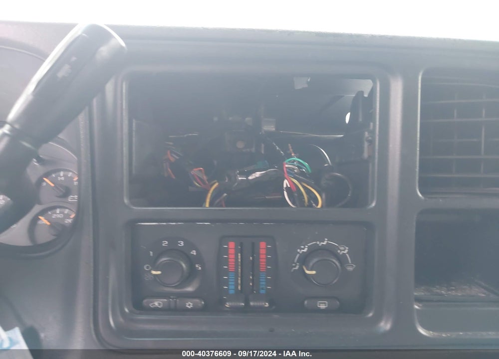 2003 CHEVROLET TAHOE LS VIN: 1GNEK13Z23J179535