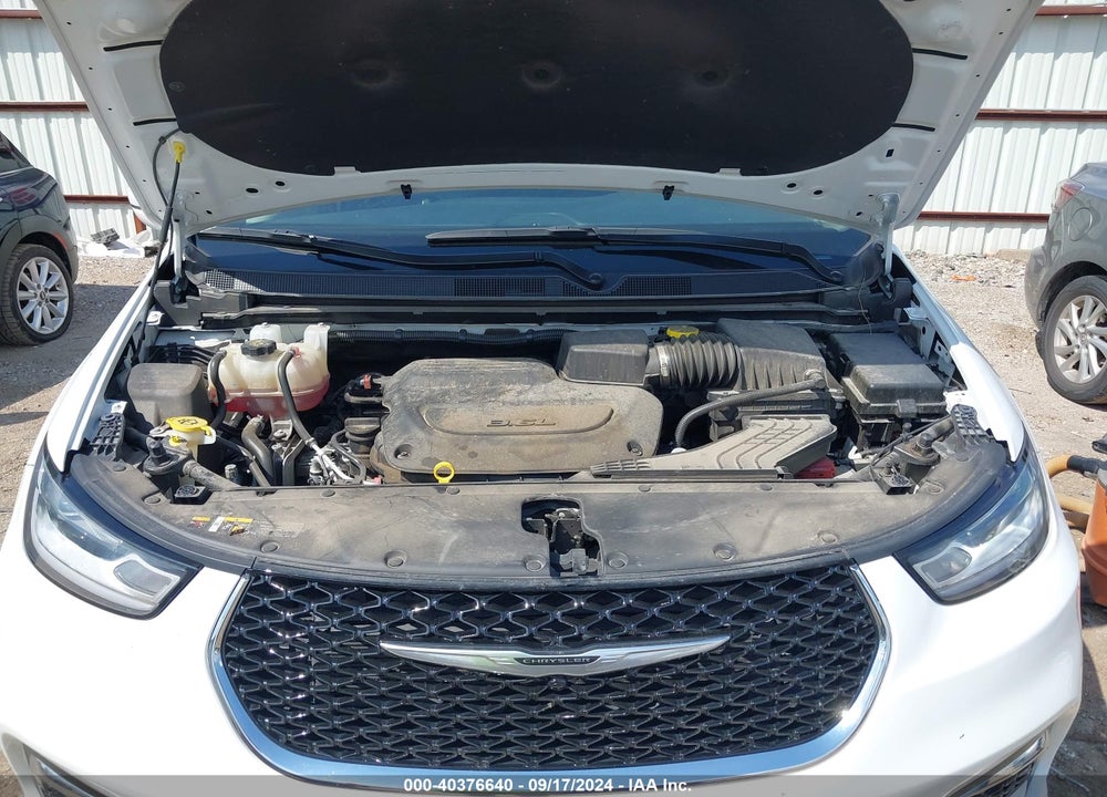 2022 CHRYSLER PACIFICA TOURING L VIN: 2C4RC1BGXNR215395