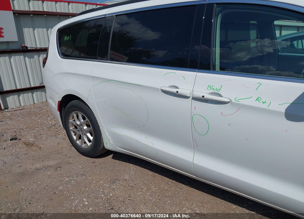 2022 CHRYSLER PACIFICA TOURING L VIN: 2C4RC1BGXNR215395