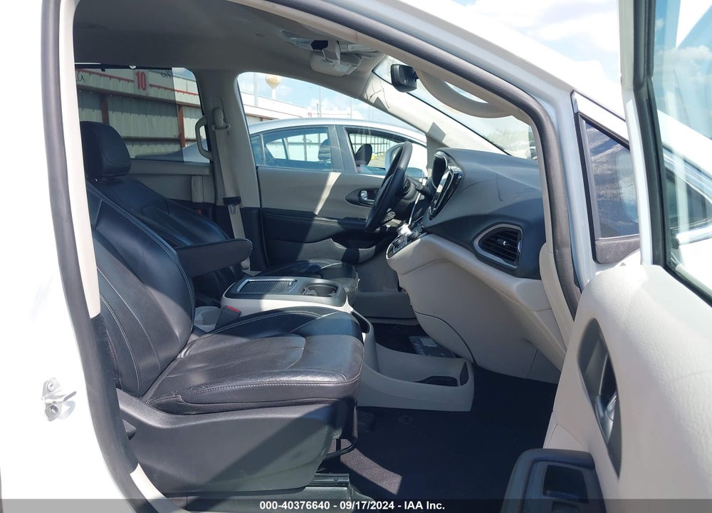 2022 CHRYSLER PACIFICA TOURING L VIN: 2C4RC1BGXNR215395