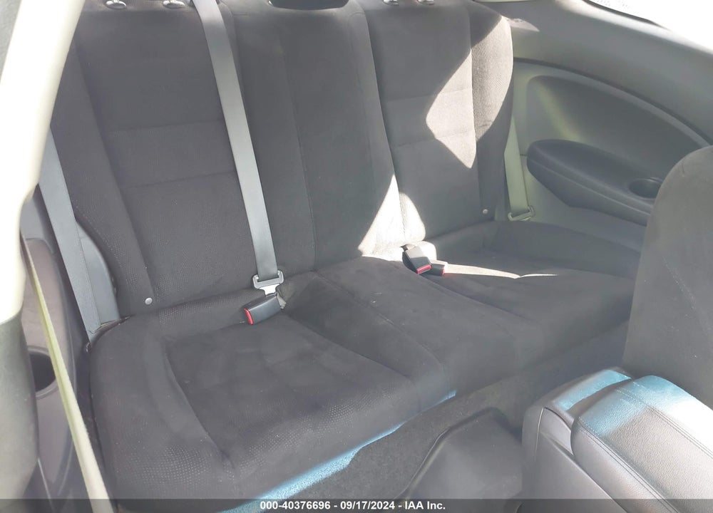 2010 HONDA ACCORD 2.4 EX VIN: 1HGCS1B74AA011748