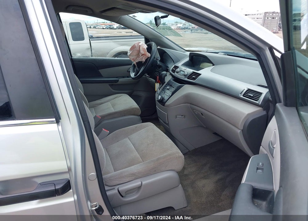 2011 HONDA ODYSSEY LX VIN: 5FNRL5H26BB015219