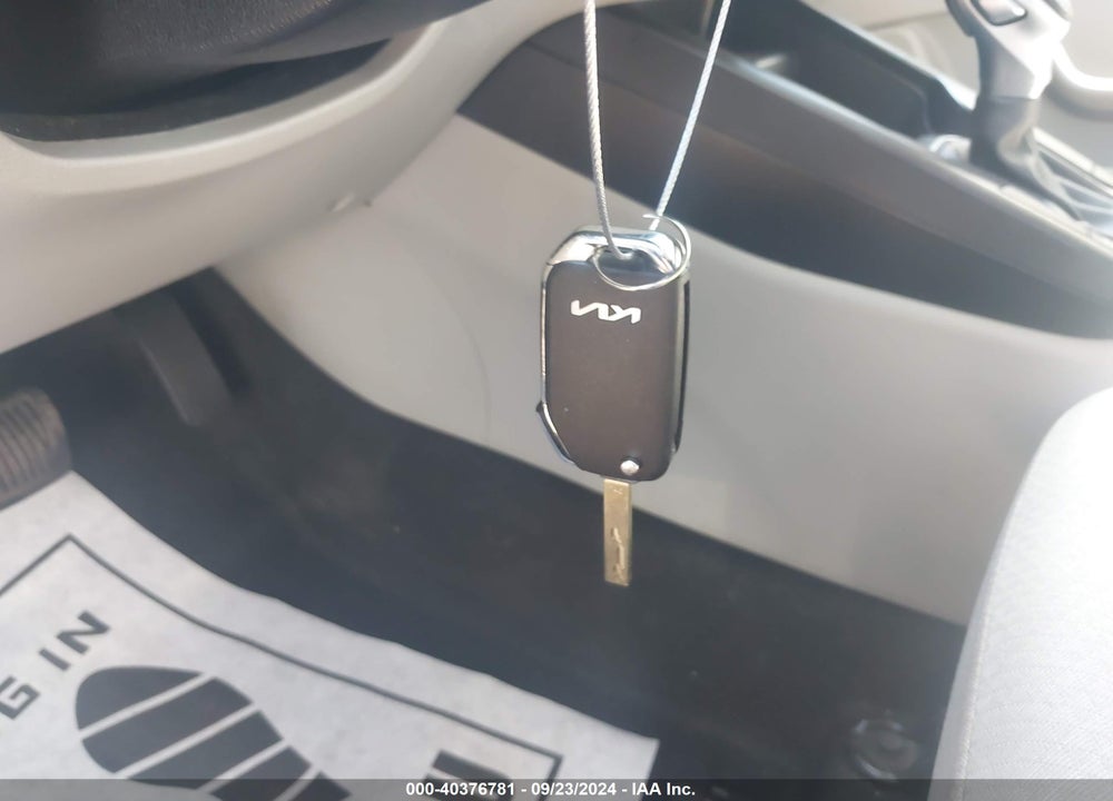2020 KIA SOUL LX VIN: KNDJ23AU7L7060466