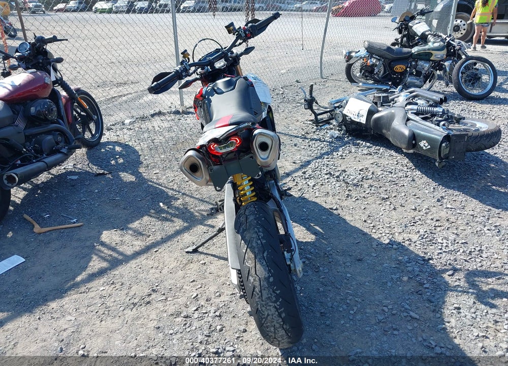 2025 DUCATI HYPERMOTARD VIN: ZDMBAS2N8SB002620