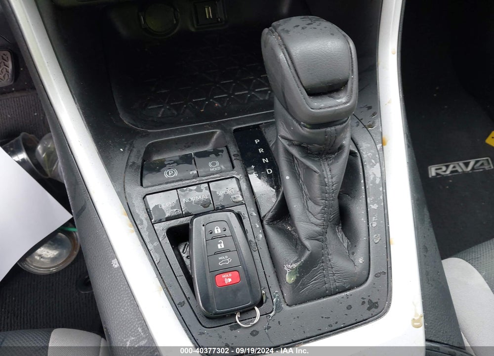 2021 TOYOTA RAV4 XLE VIN: 2T3W1RFV6MC144380