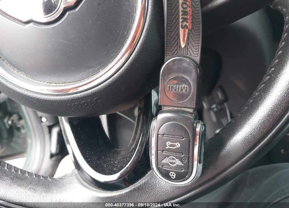 2015 MINI HARDTOP COOPER S VIN: WMWXP7C51F2A34777