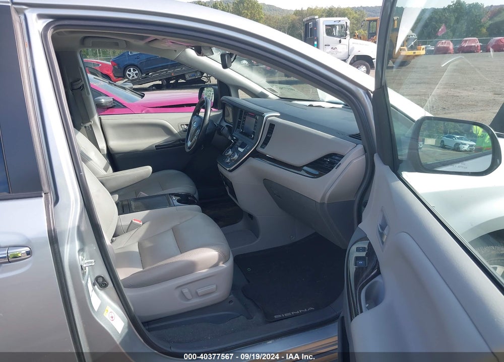 2019 TOYOTA SIENNA XLE PREMIUM 7 PASSENGER VIN: 5TDDZ3DC5KS221316