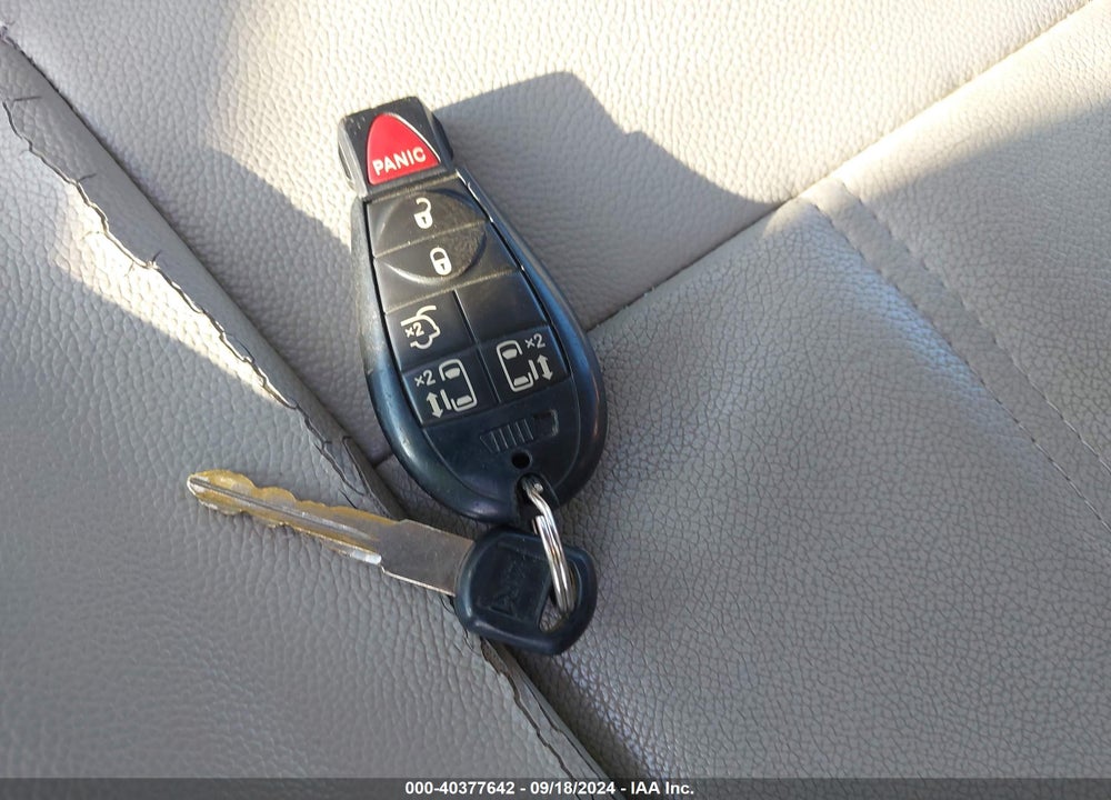 2013 CHRYSLER TOWN & COUNTRY TOURING VIN: 2C4RC1BG2DR775961