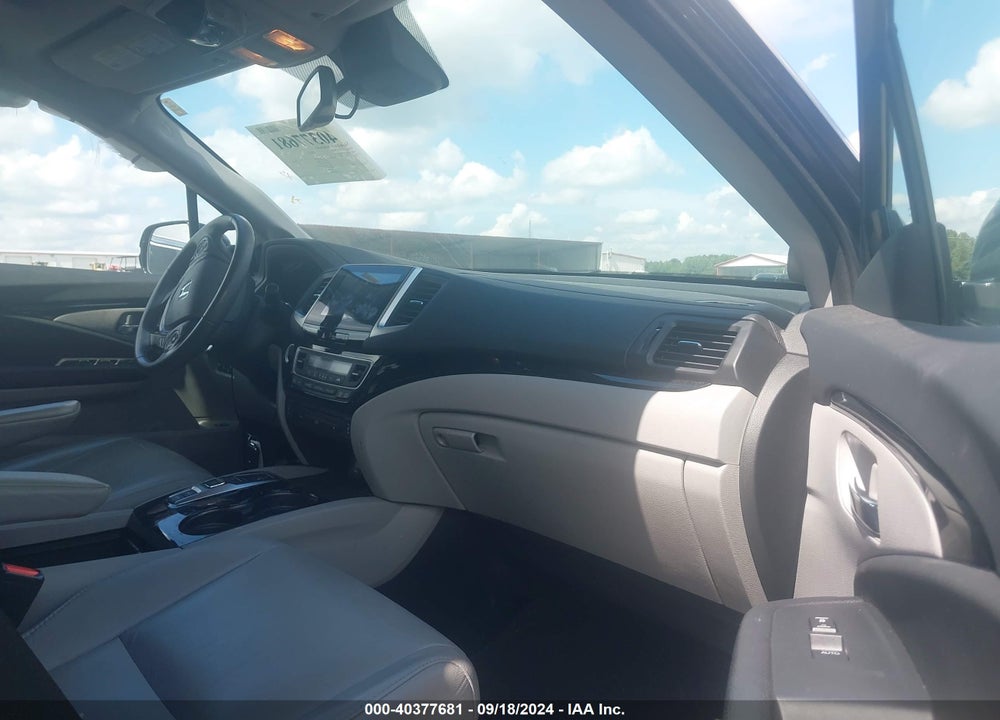 2016 HONDA PILOT TOURING VIN: 5FNYF6H91GB123714