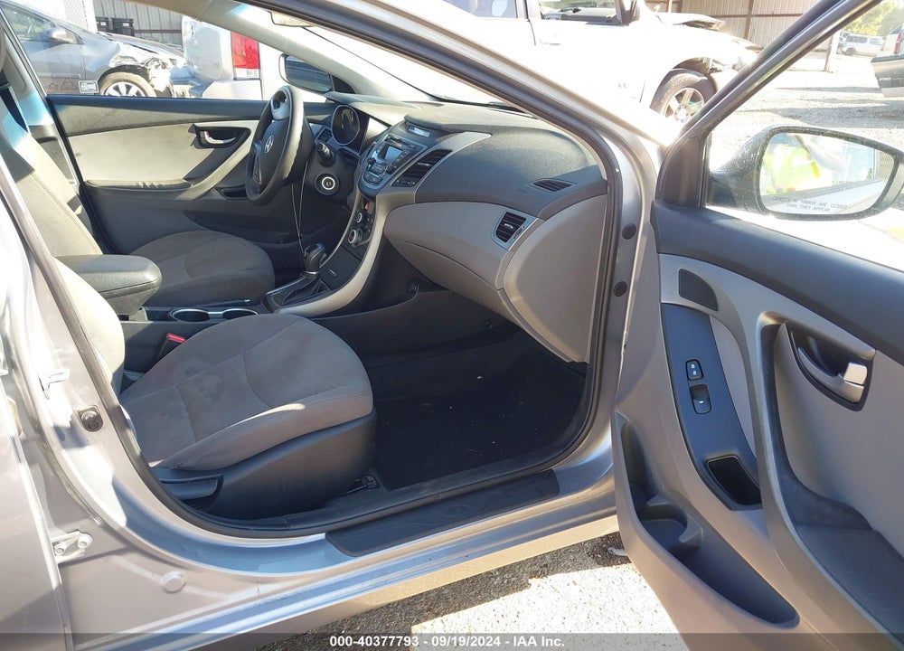 2016 HYUNDAI ELANTRA SE VIN: 5NPDH4AE3GH704203