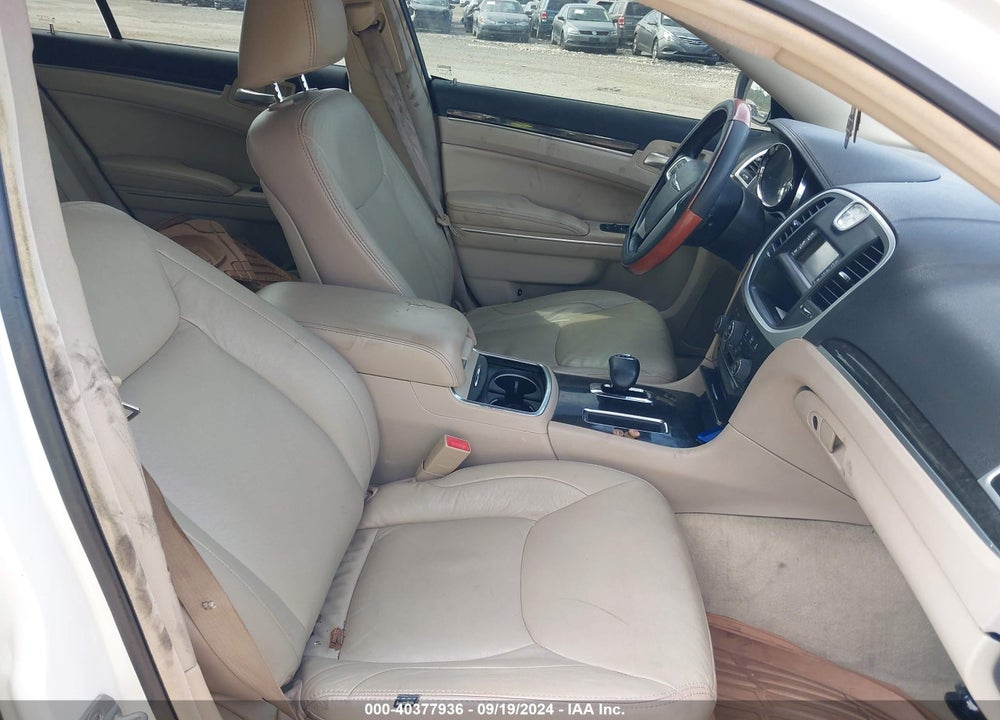 2012 CHRYSLER 300 VIN: 2C3CCAAG8CH139027