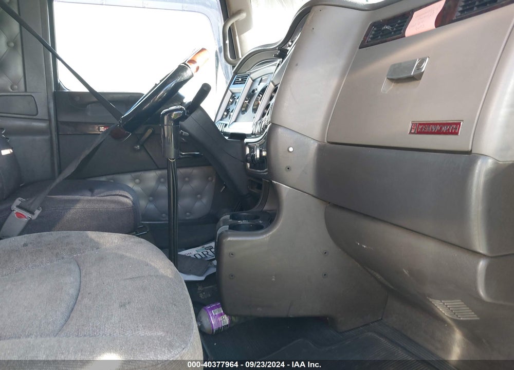 2010 KENWORTH T660 T660 VIN: 1XKAD49X9AJ273065