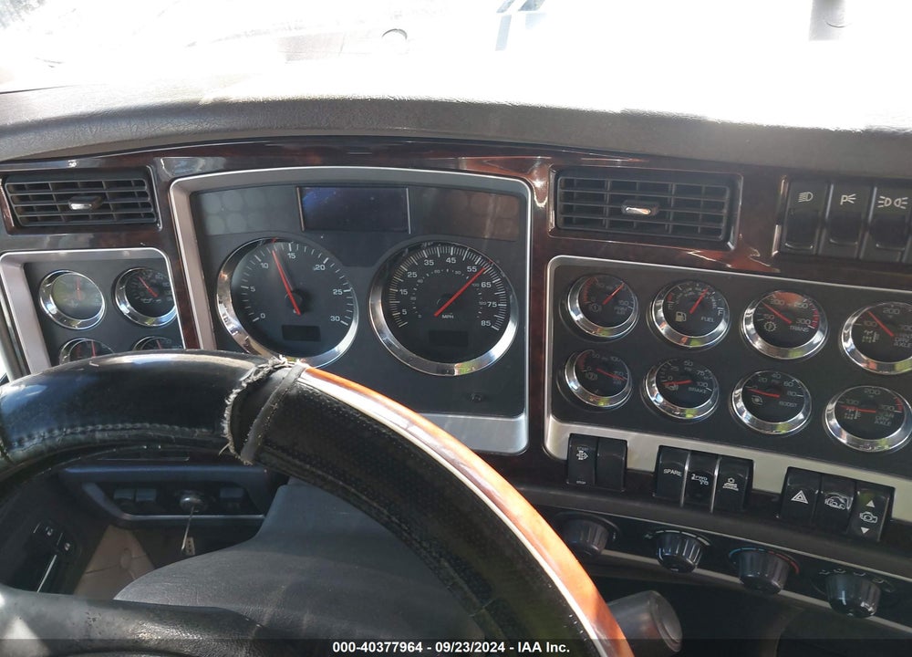 2010 KENWORTH T660 T660 VIN: 1XKAD49X9AJ273065