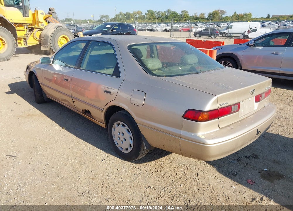 1999 TOYOTA CAMRY LE VIN: JT2BG22K7X0371609