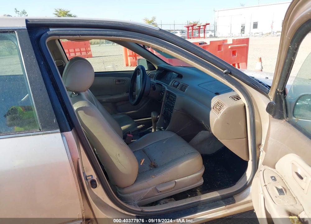 1999 TOYOTA CAMRY LE VIN: JT2BG22K7X0371609