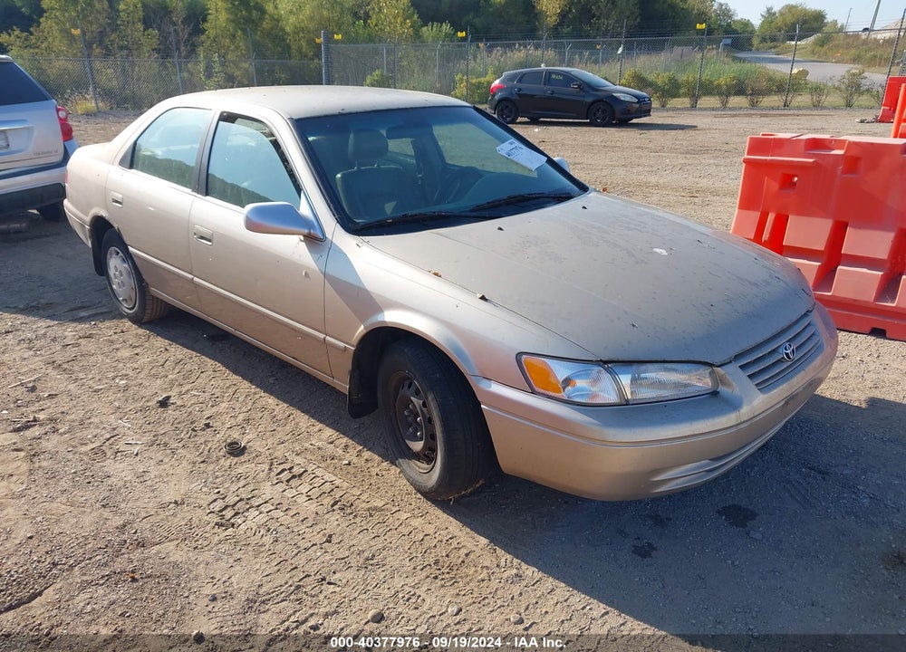 1999 TOYOTA CAMRY LE VIN: JT2BG22K7X0371609